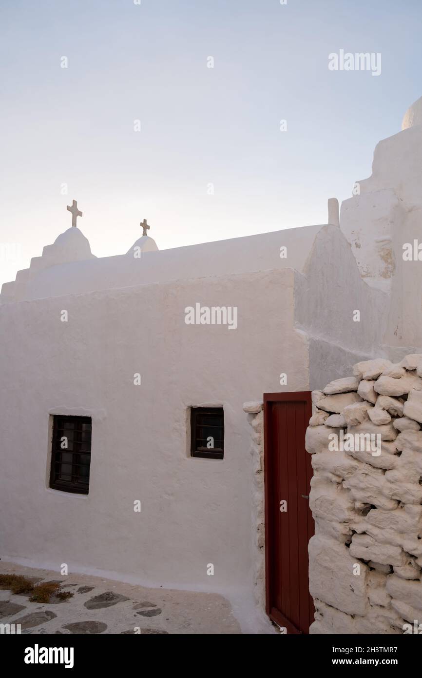 Panagia Paraportiani Cappella greca, nella città di Chora isola di Mykonos. Famosa vecchia chiesa all'alba. CICLADI, Grecia. Foto Stock