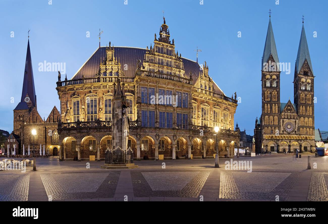 Mercato con la nostra Chiesa delle Cari Donne, municipio con Roland, Cattedrale di San Petri, Brema, Germania Foto Stock