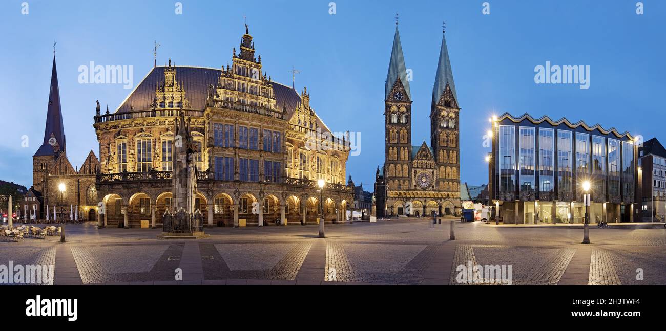 Mercato con la nostra Chiesa delle Cari Donne, municipio, Cattedrale di San Petri e Parlamento, Brema, Germania Foto Stock