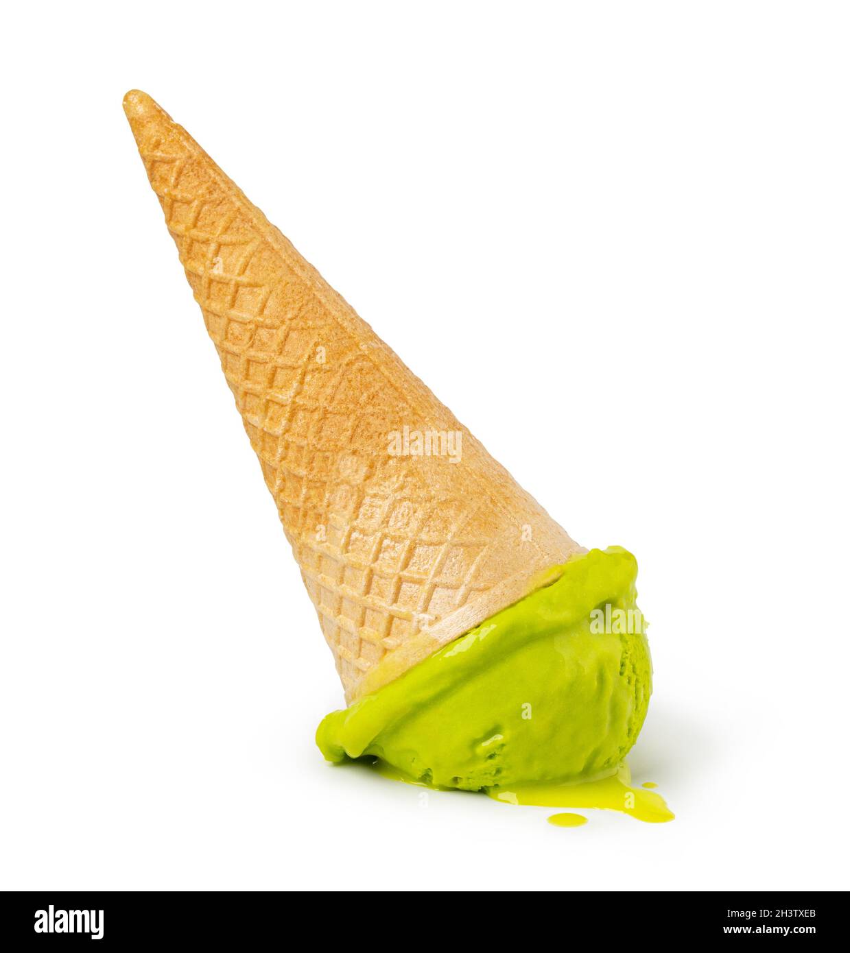 Cono per waffle gelato su sfondo bianco Foto Stock