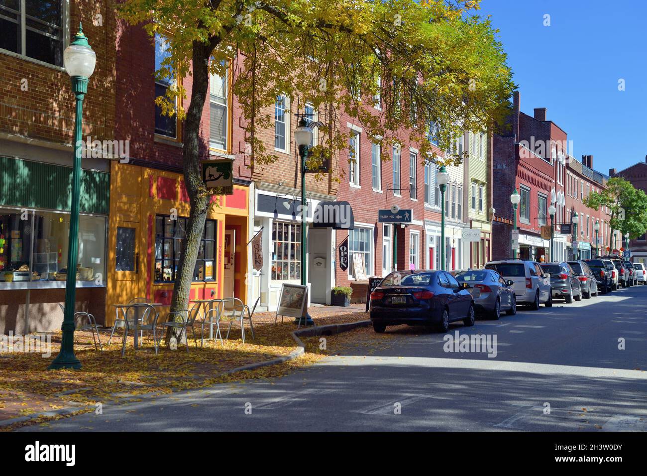 Gardiner, Maine, Stati Uniti. Strada principale piacevole e ordinata nella piccola comunità Maine di Gardiner. Foto Stock