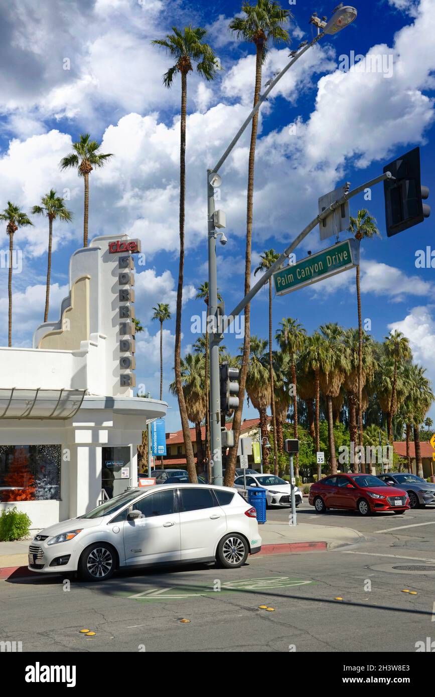 Il centro commerciale Corridor Specialty all'angolo tra Alejo Rd e N Palm Canyon Dr a Palm Springs CA Foto Stock