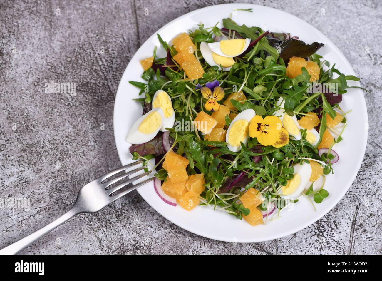 Insalata di primavera frutta e verdura Foto Stock