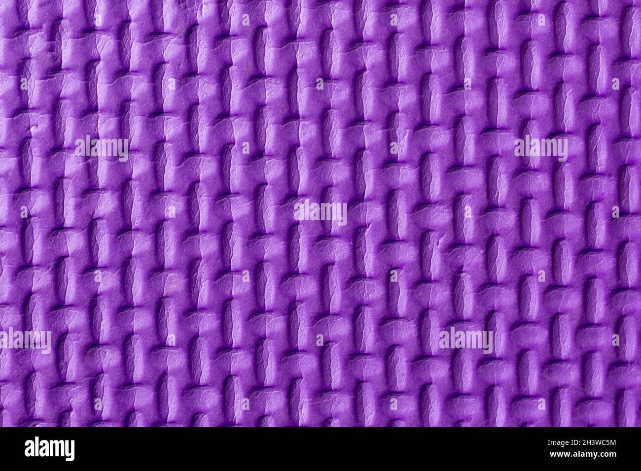 tappetino ruvido in gomma viola, superficie di fondo senza cuciture, macro Foto Stock