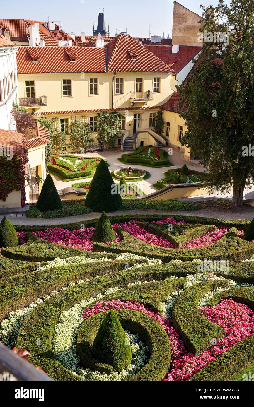 PRAGA, REPUBBLICA CECA - 10 OTTOBRE 2021: Vrtbovska zahrada o Giardino Vrtba in autunno Foto Stock