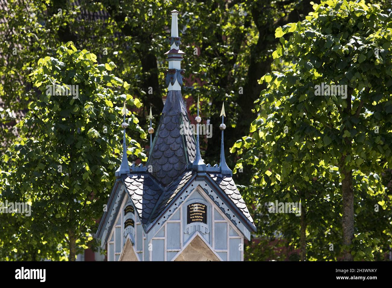 Storica fontana sulla piazza del mercato, Friedrichstadt, Frisia settentrionale, Germania, Europa Foto Stock