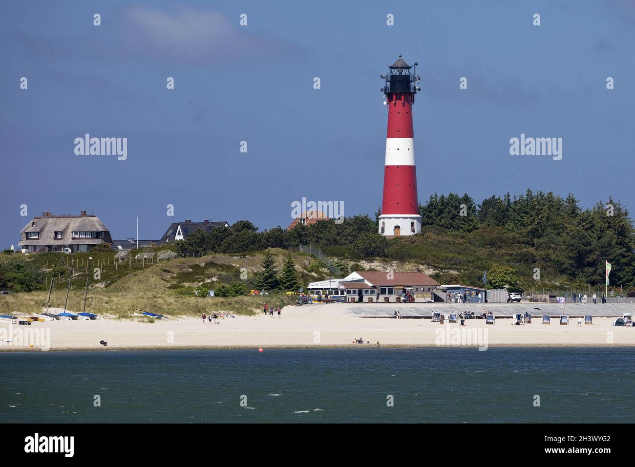 Faro con mare del Nord e spiaggia, Hoernum, Sylt, Schleswig-Holstein, Germania, Europa Foto Stock