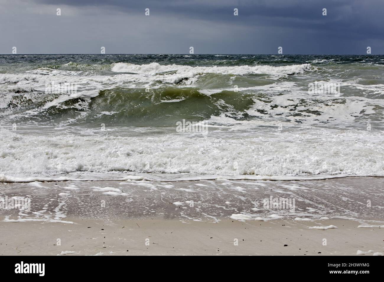 Mare del Nord con forte surf, costa occidentale Hoernum, Sylt, Schleswig-Holstein, Germania, Europa Foto Stock