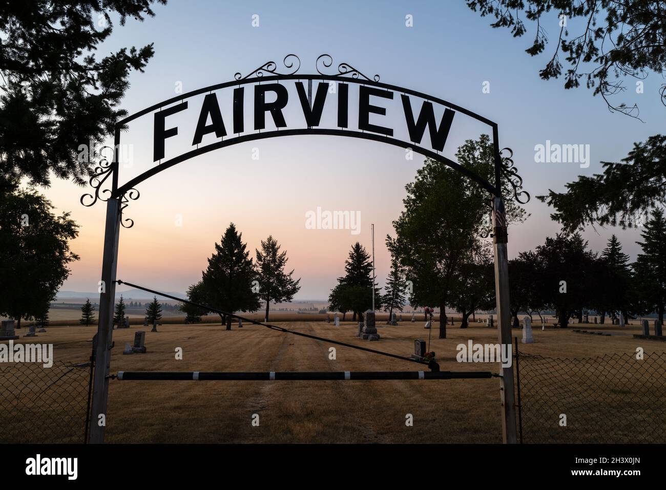 L'ingresso al cimitero Fairview al tramonto vicino a Grangeville, Idaho, USA Foto Stock