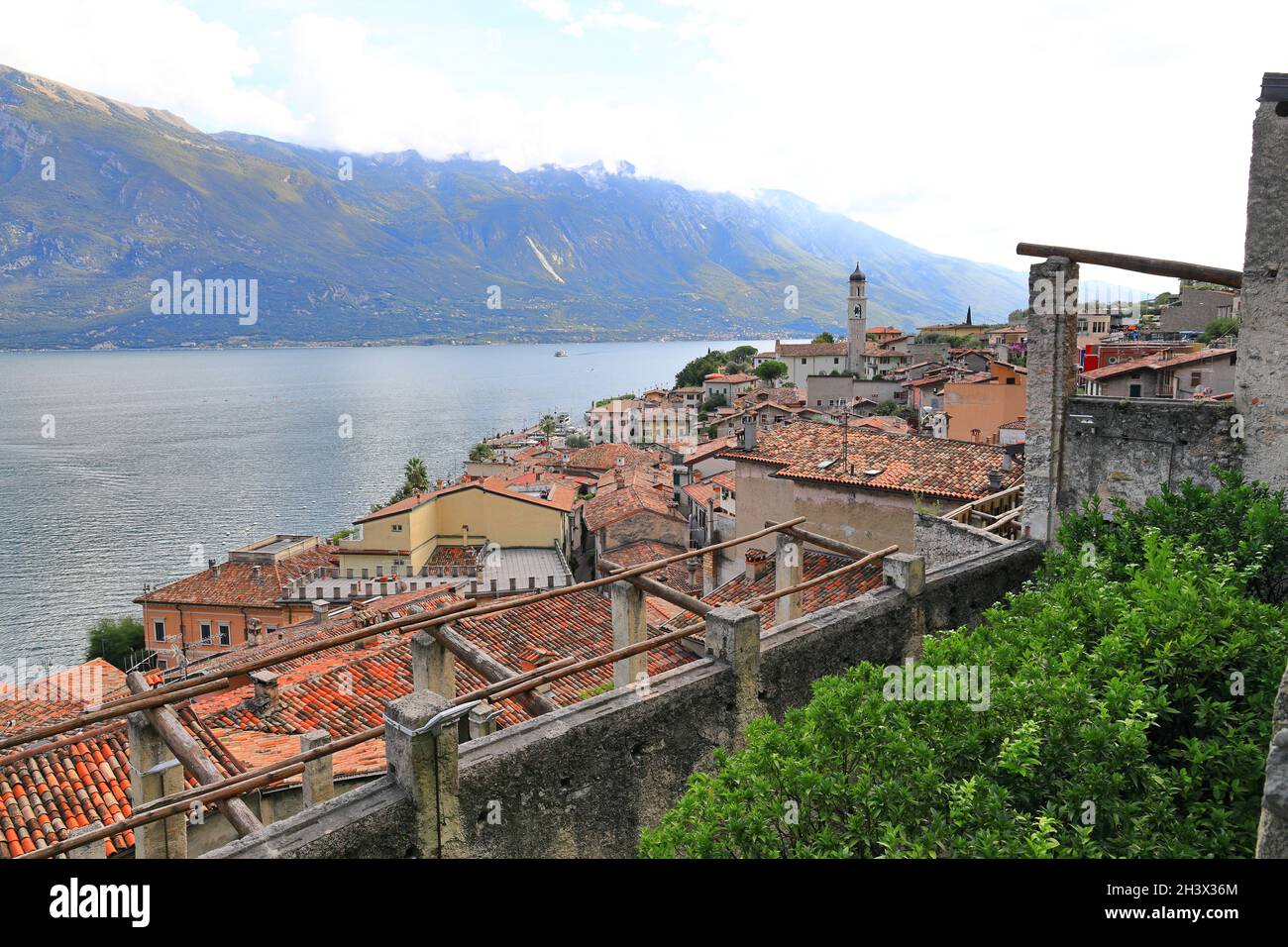 La limonaia a Limone sul Garda, sulla sponda occidentale del Lago di Garda. Lombardia, Italia settentrionale, Europa. Foto Stock