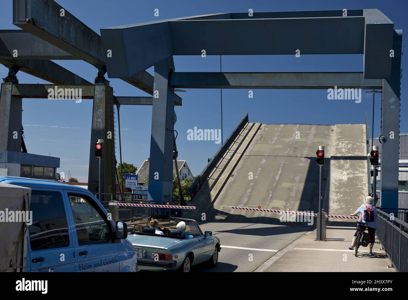 Husum Harbour Bascule Bridge, Husum, Frisia settentrionale, Schleswig-Holstein, Germania, Europa Foto Stock