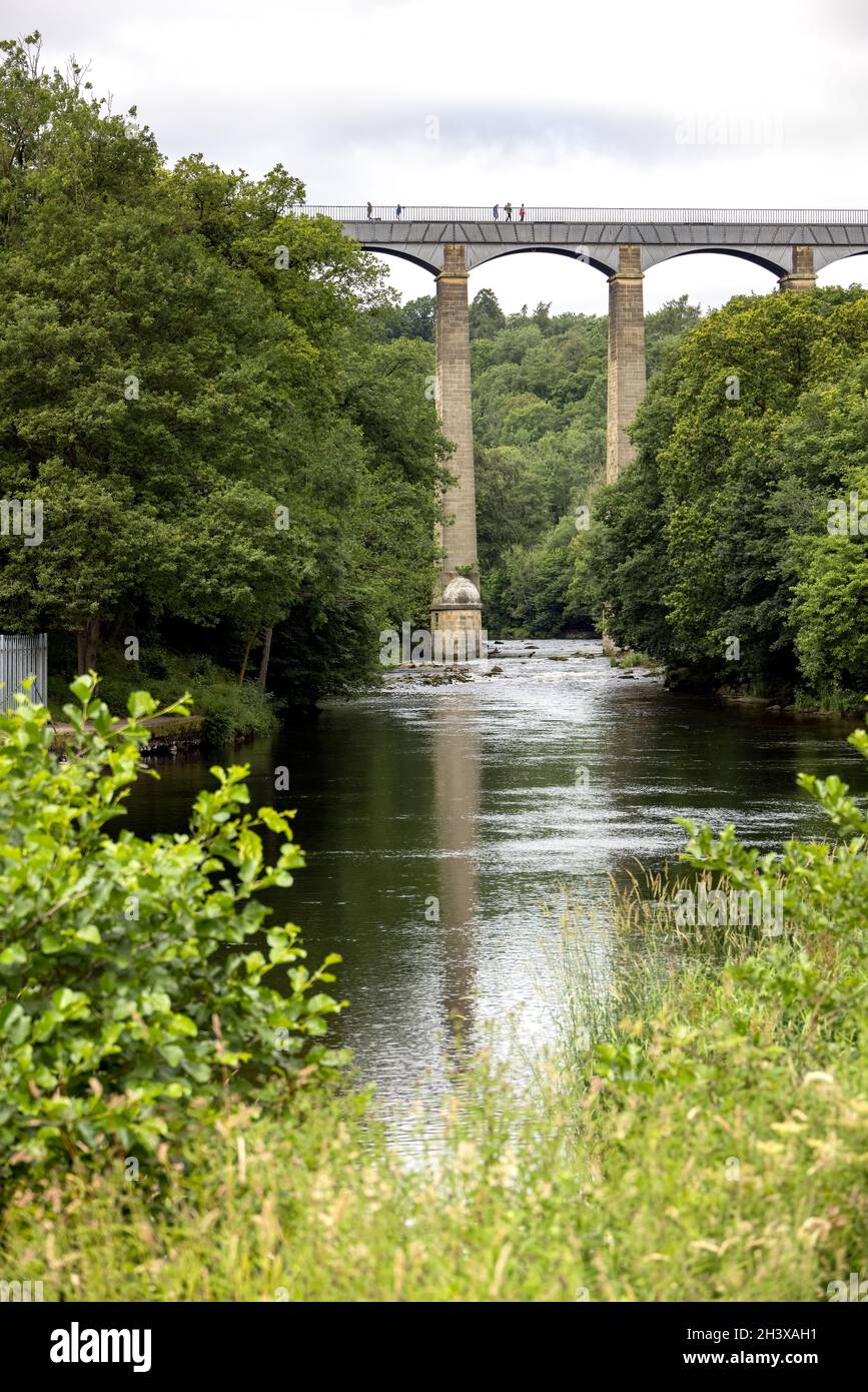 FRONCYSYLLTE, WREXHAM, GALLES - LUGLIO 15 : Vista dell'acquedotto di Pontcysyllte vicino a Frontcysyllte, Wrexham, Galles, Regno Unito il 15 Luglio 202 Foto Stock