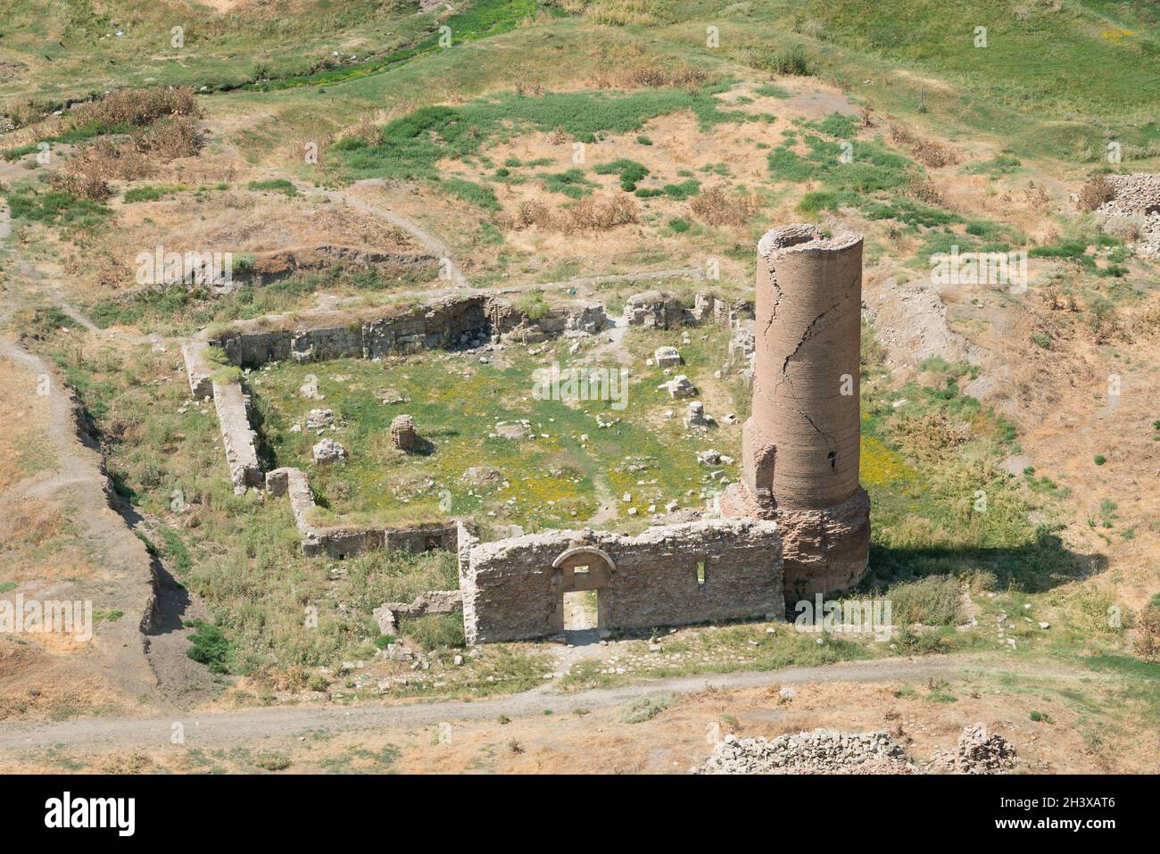 Moschea Kizil Minareli in rovina (Moschea con Minareto Rosso) a Van City, Anatolia Orientale, Turchia Foto Stock