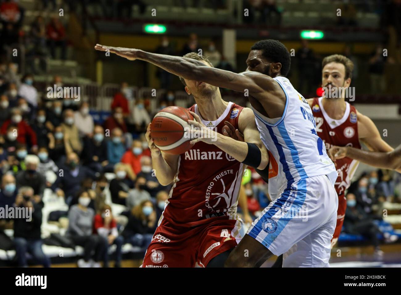 Trieste, Italia. 30 Ott 2021. Juan M. Fernandez (Allianz Pallacanestro Trieste) durante Allianz Pallacanestro Trieste vs GEVI Napoli, Campionato Italiano di Basket a Serie a Trieste, Italia, Ottobre 30 2021 Credit: Independent Photo Agency/Alamy Live News Foto Stock