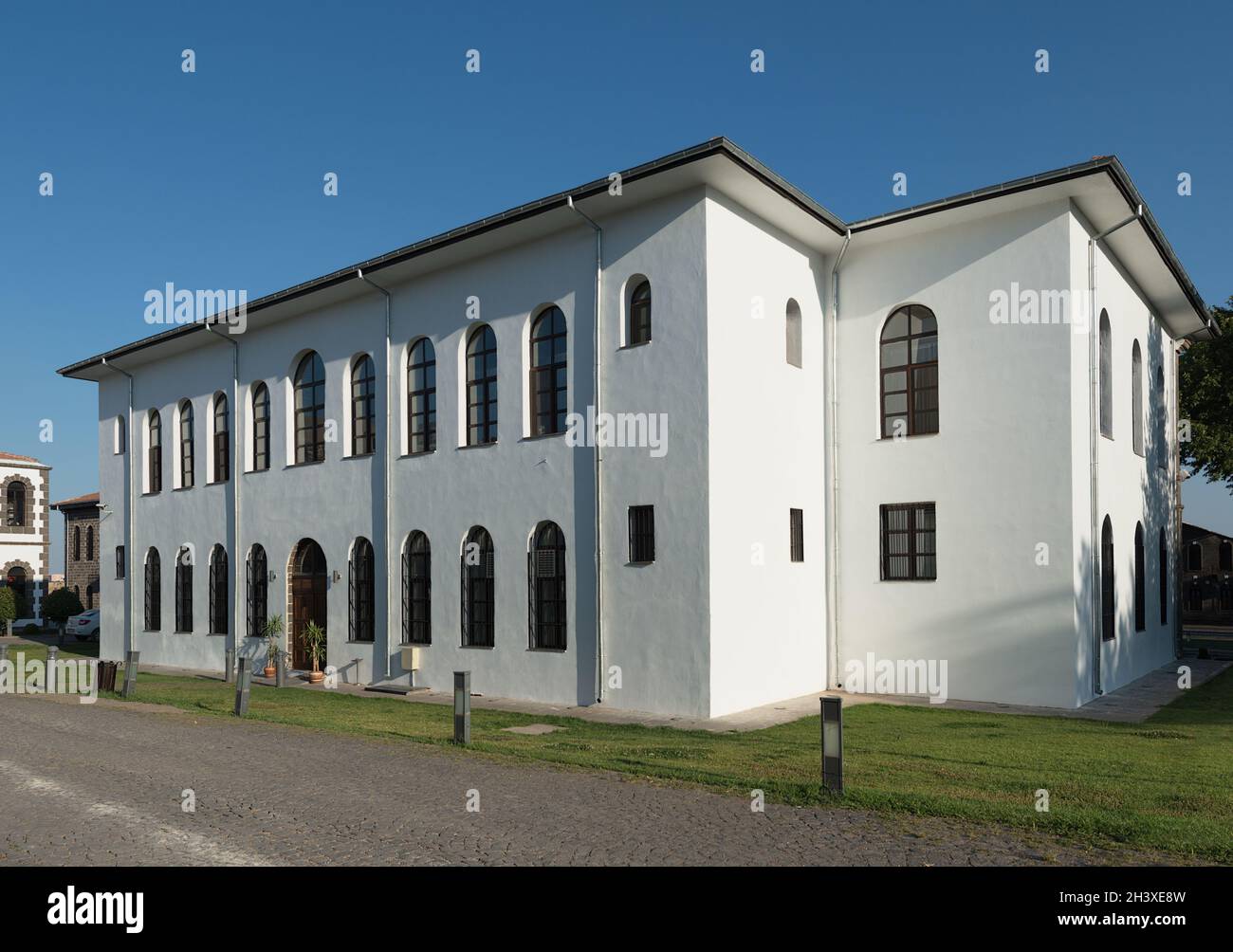 Edificio dell'Ufficio del Governatore nel museo archeologico di Diyarbakir, lato nord Foto Stock