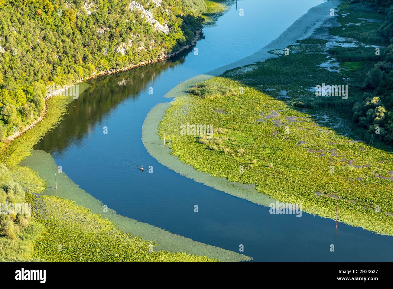 Le montagne e i bents del fiume di Crnojevica, il parco nazionale del lago di Skadar, Montenegro Foto Stock