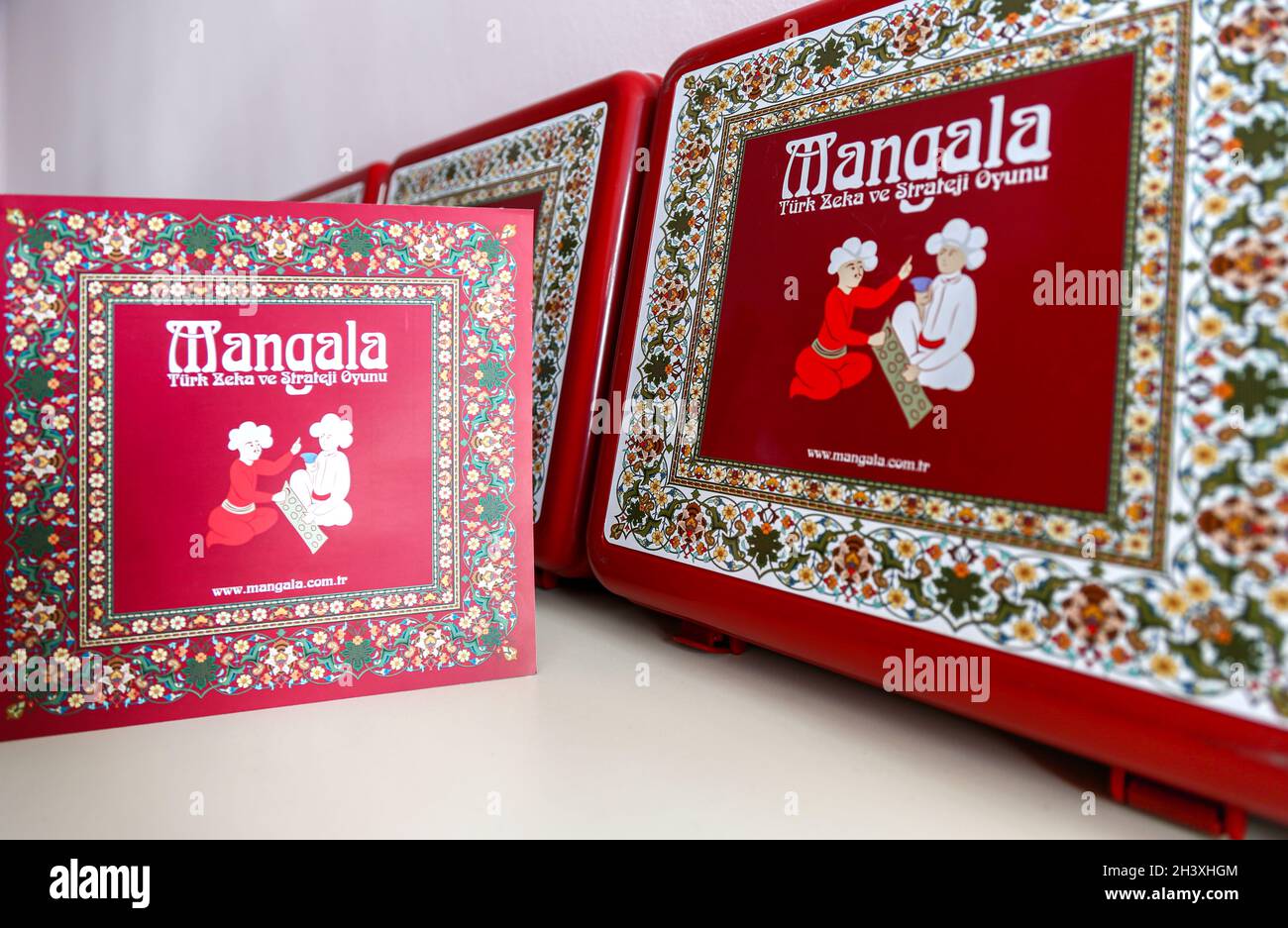 Noto come Mangala, Köçürme, un gioco di intelligence turco; è il gioco Mankala con il suo nome comune nel mondo. Foto Stock