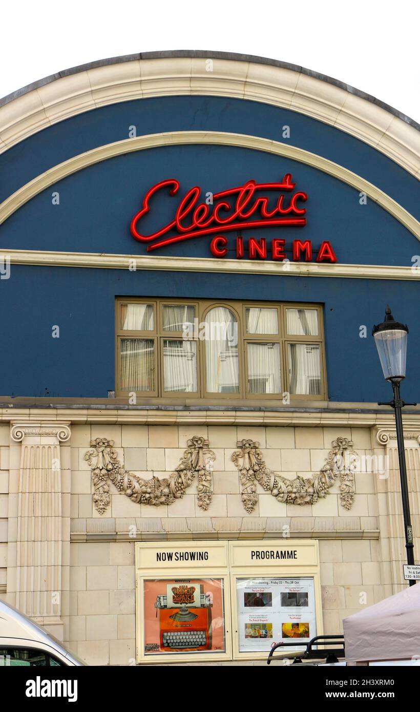 L'Electric Cinema, progettato dall'architetto Gerald Seymour Valentin, è stato inaugurato nel 1910 a Portobello Road, Londra, Inghilterra, ora il primo cinema nero della Gran Bretagna Foto Stock