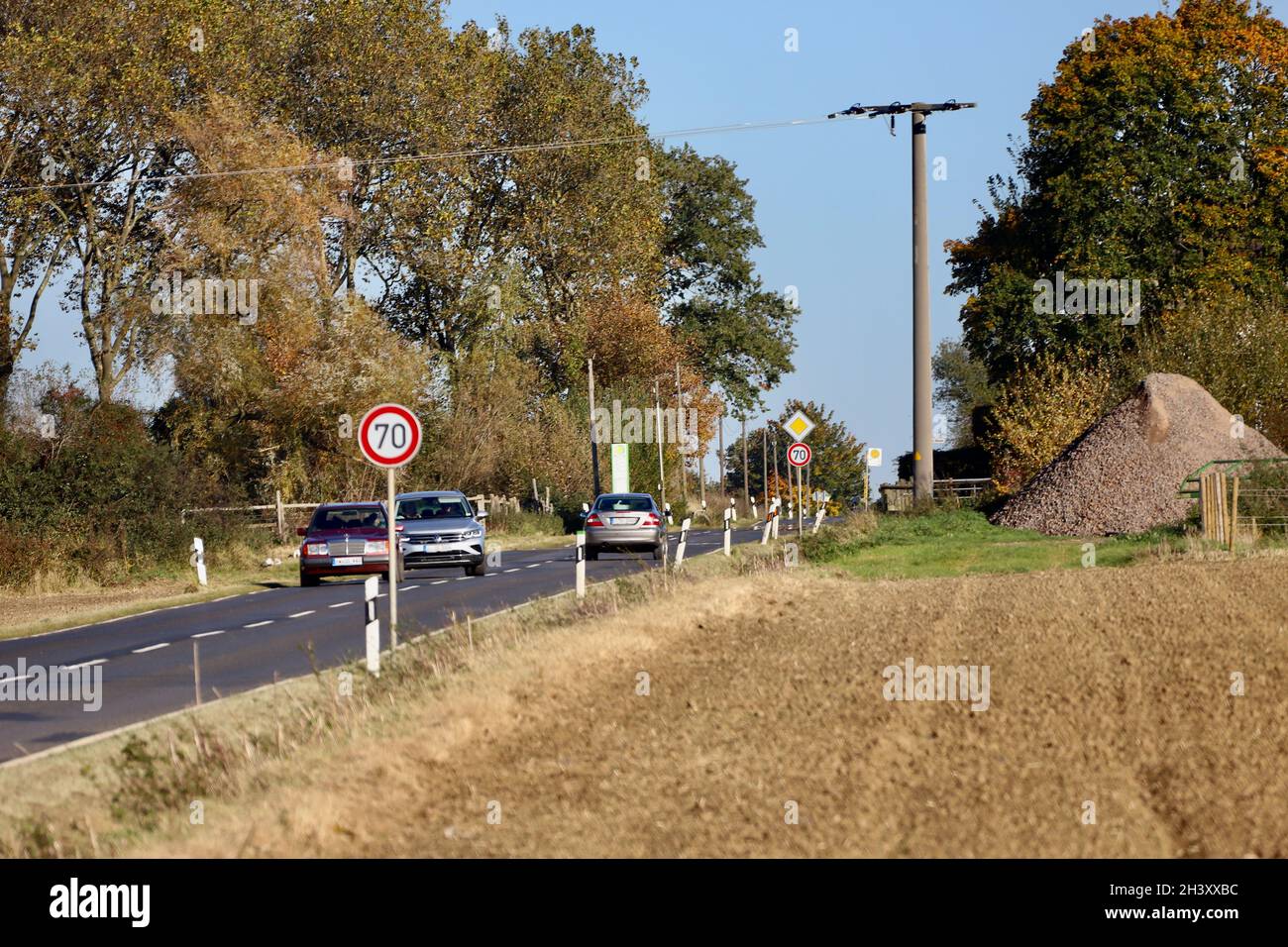 Die Landstrasse im Herbst ist Wachtberg und Verbindet Arzdorf mit Berkum Foto Stock
