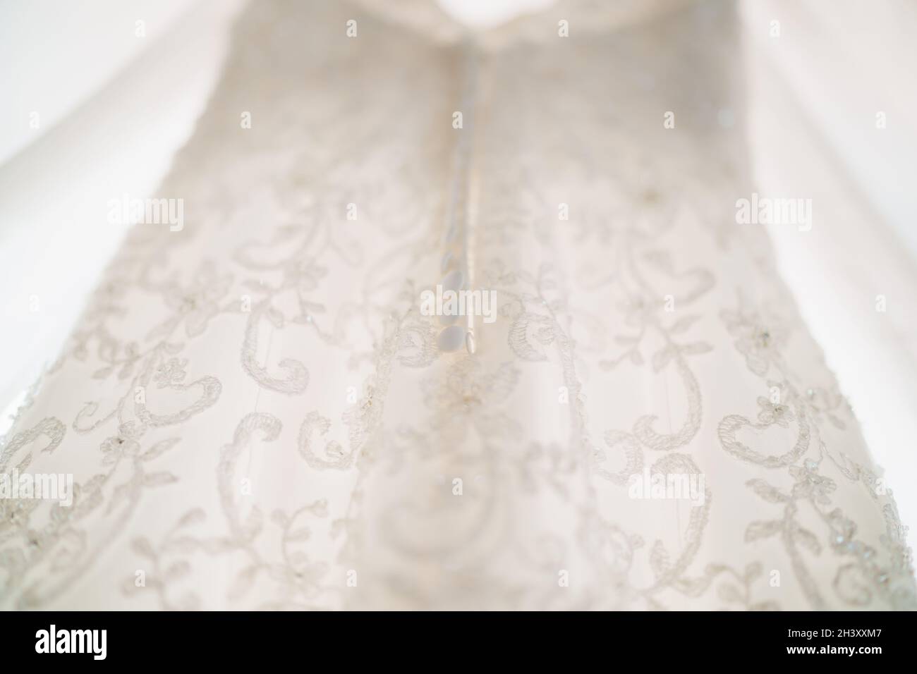 Primo piano della texture del modello di abito da sposa con profondità di campo poco profonda. Foto Stock