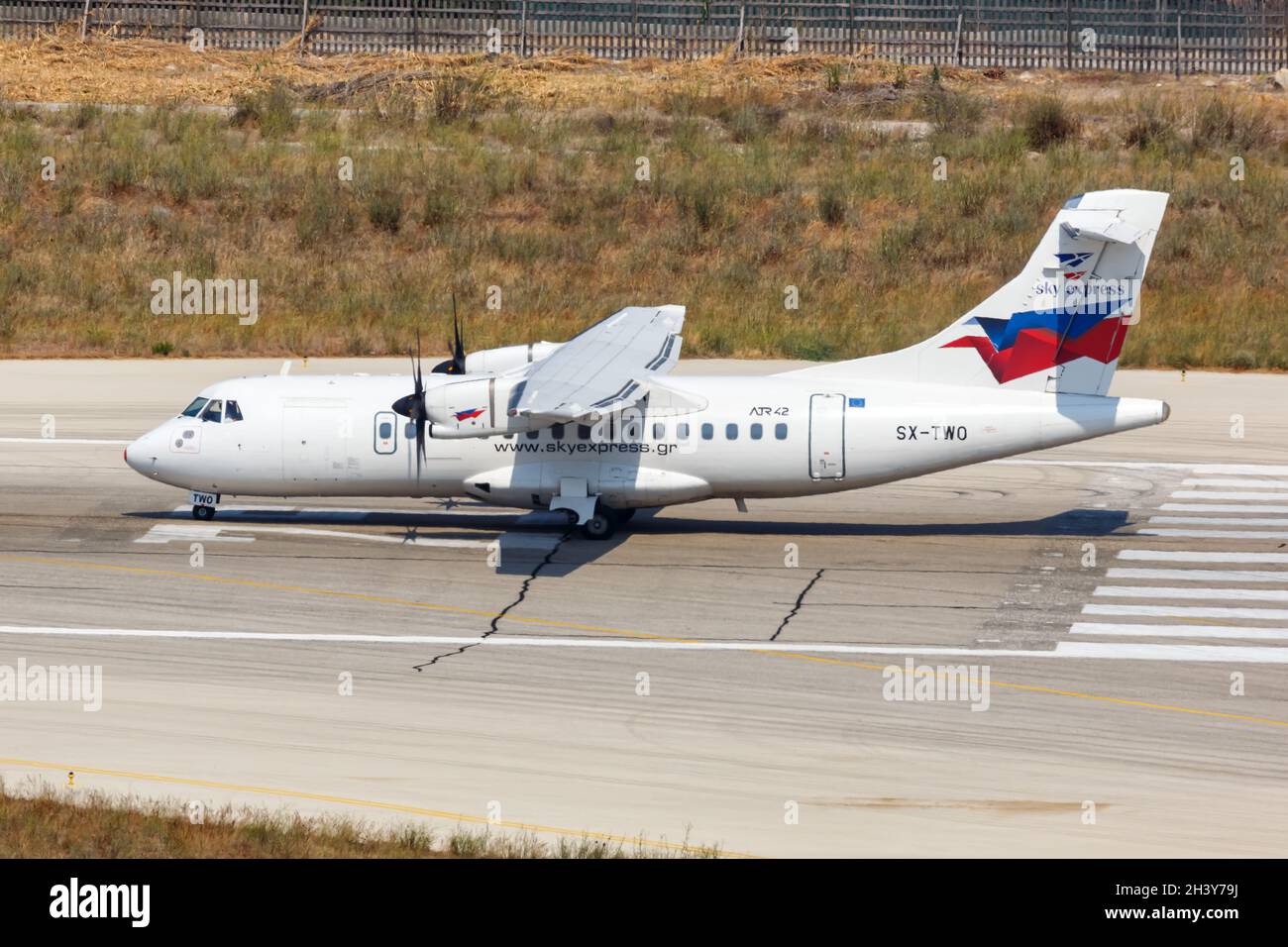 Sky Express ATR 42-500 aereo Aeroporto di Atene in Grecia Foto Stock