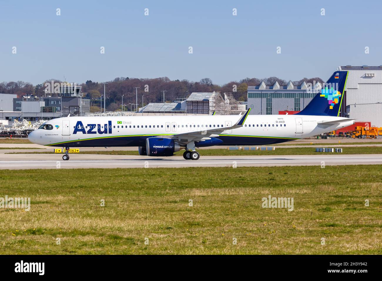 Azul Airbus A321neo aereo Amburgo Finkenwerder Aeroporto in Germania Foto Stock