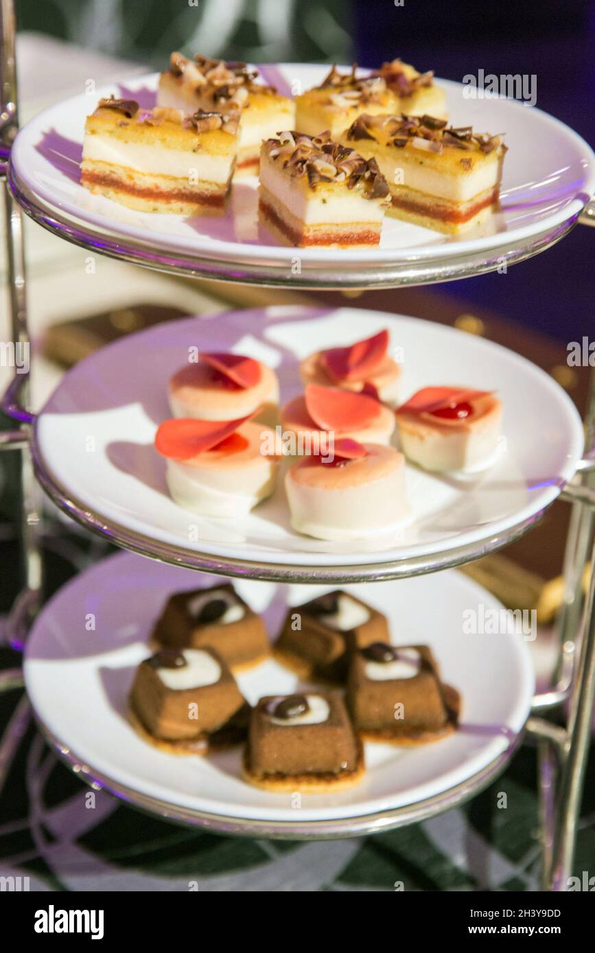 In occasione di un evento viene allestito un buffet di dessert. Foto Stock