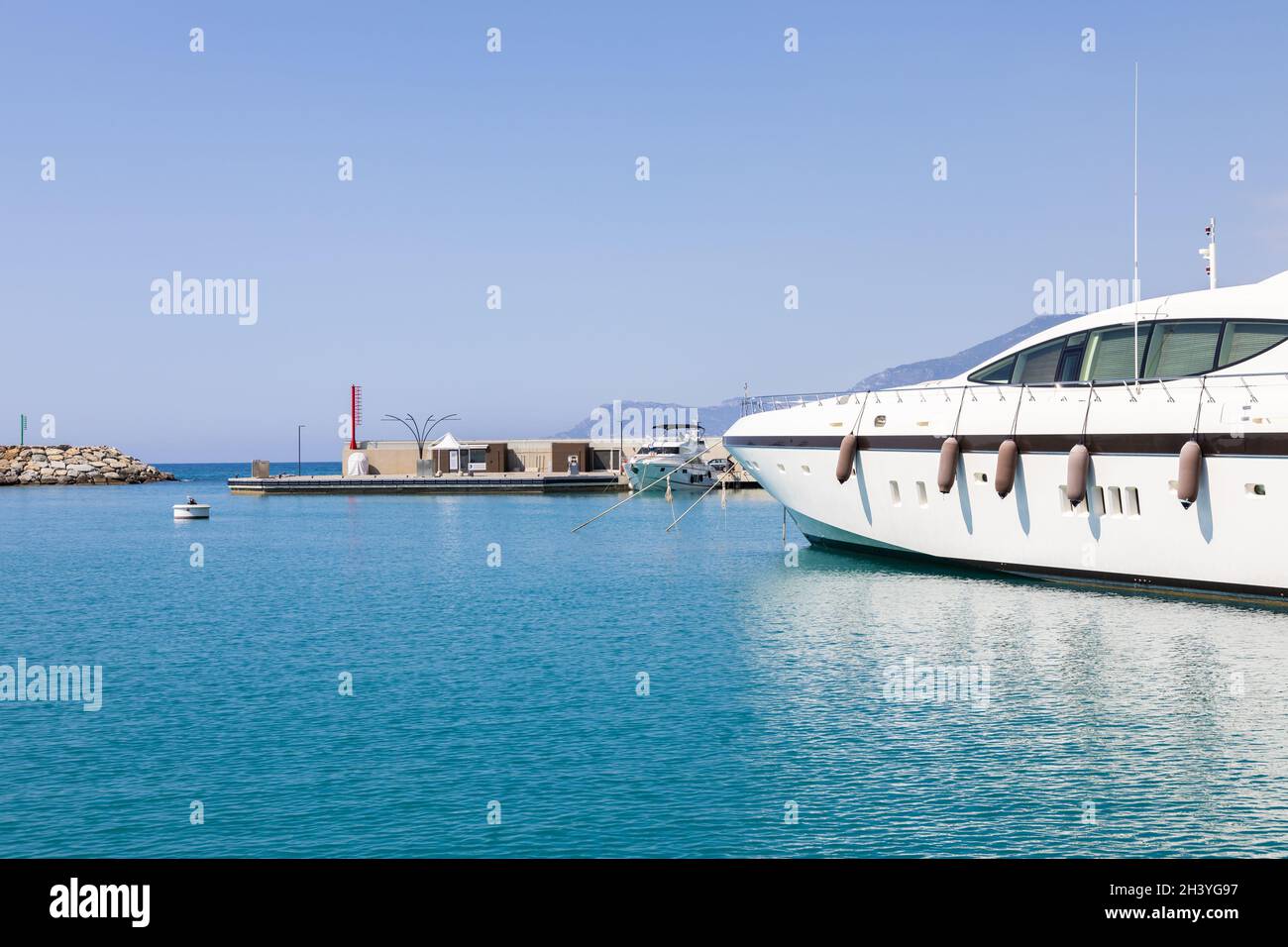 Yacht a Cala del Forte - Ventimiglia. Il nuovo porto turistico del Principato di Monaco Foto Stock