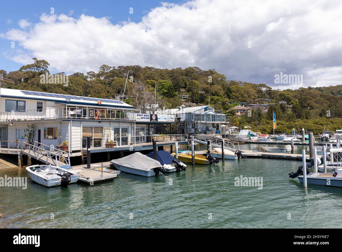 Bayview Sydney, barche ormeggiate e ormeggiate al Gibson Boat Marina su Pittwater, Australia Foto Stock