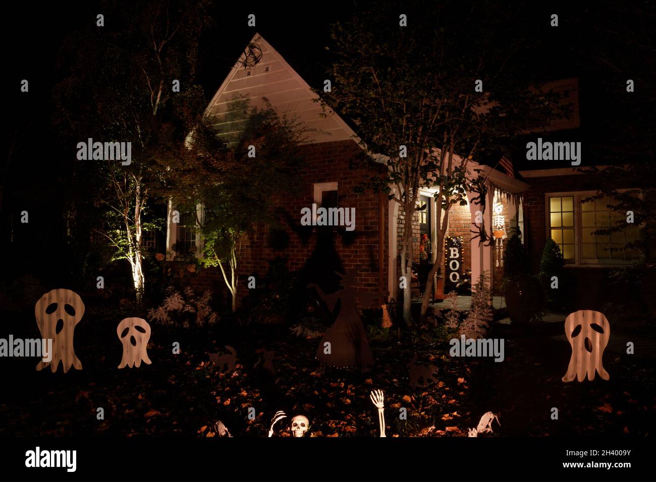 Halloween notte luci decorazione casa in California Foto Stock