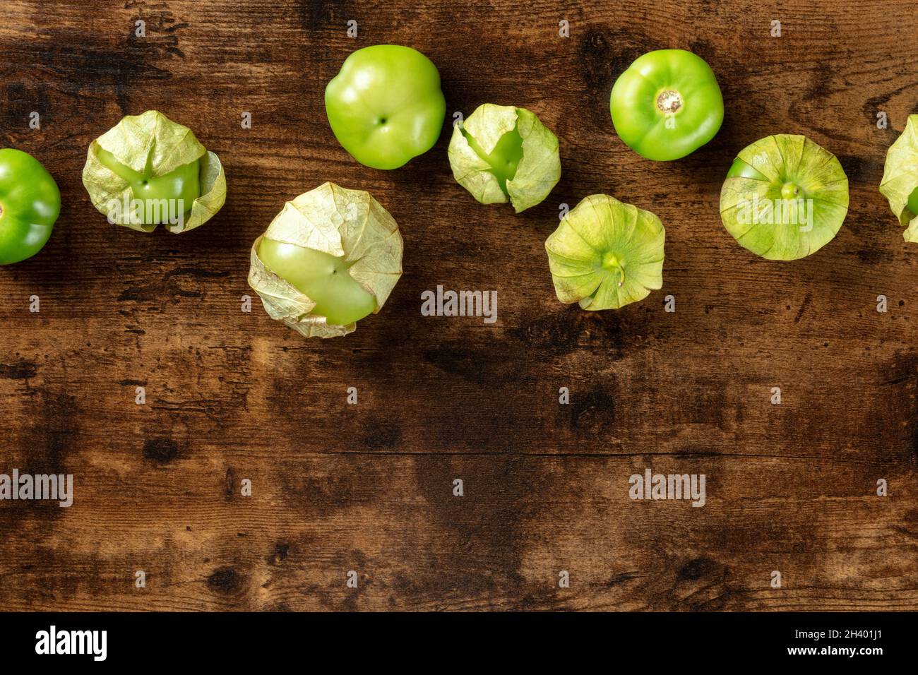 Tomatillos, pomodori verdi, sparati dall'alto con un posto per il testo Foto Stock