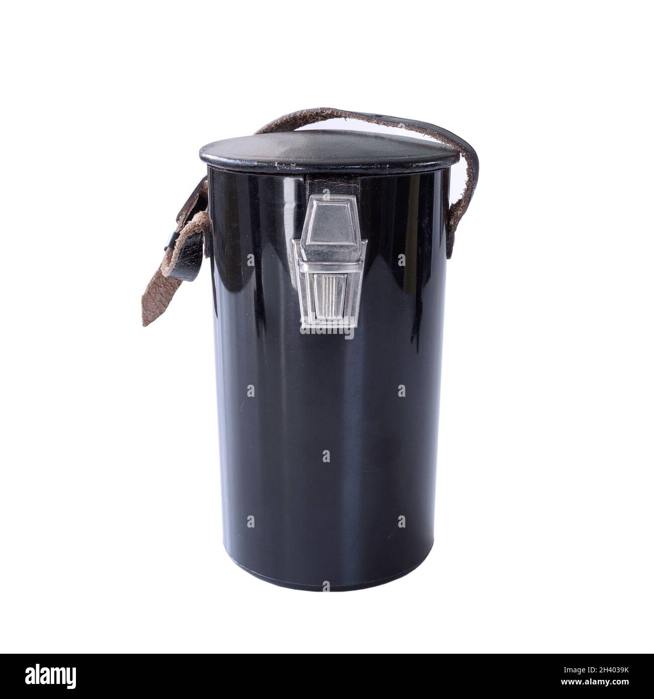 vecchia custodia protettiva per lenti fotografiche isolata su sfondo bianco, oggetto vintage per il tuo design Foto Stock