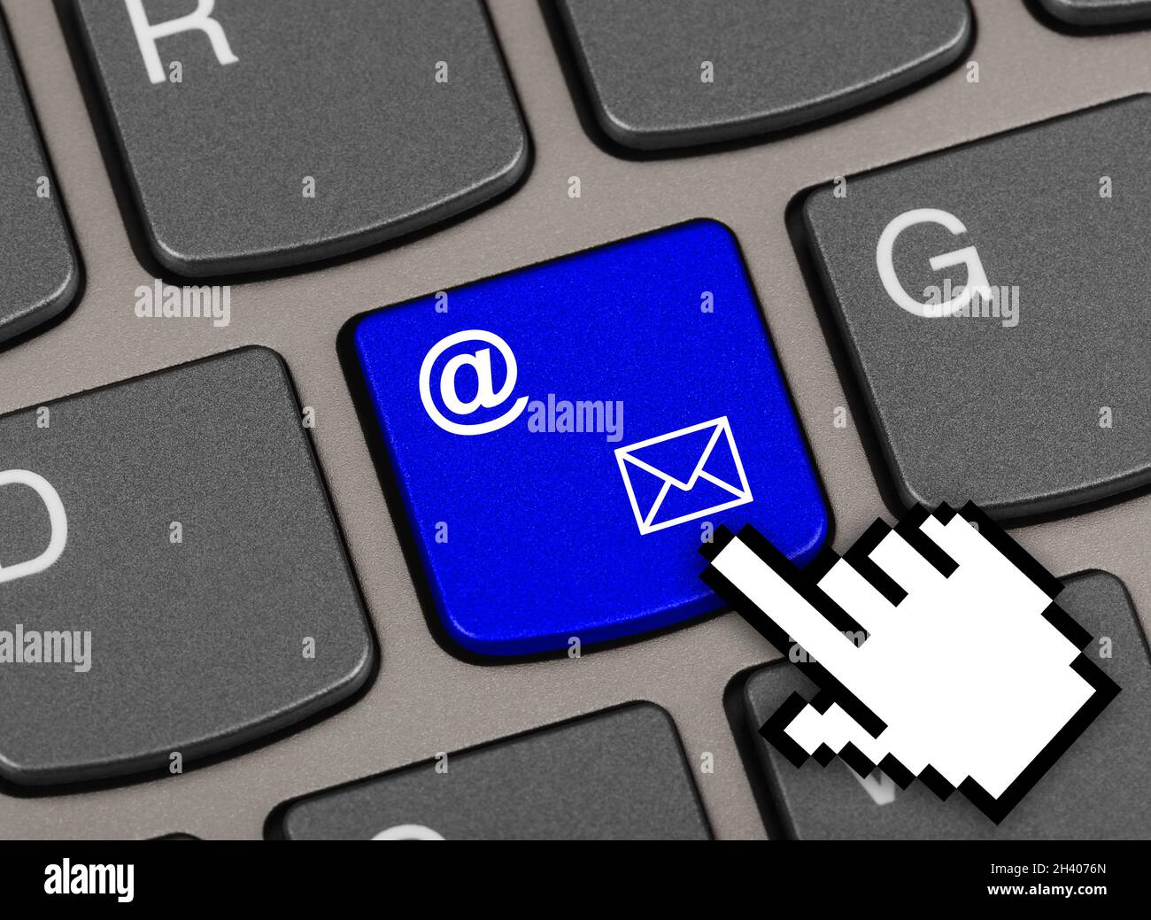 Tastiera del computer con il tasto e-mail Foto Stock