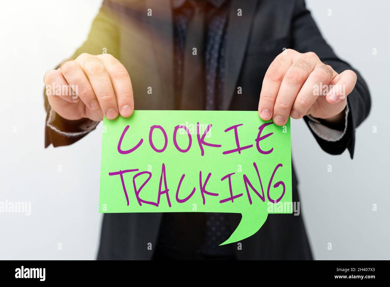 Didascalia di testo che presenta il tracciamento dei cookie. Business showcase i dati memorizzati negli utenti è il computer dal sito web che viene visitato Presen Foto Stock