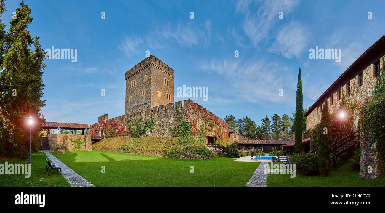 29-10-2021, Loizaga Tower, famosa per la collezione di auto Roll Royce, Galdames, Sopuerta, Biscay, Euskadi, Paesi Baschi, Spagna, Europa Foto Stock