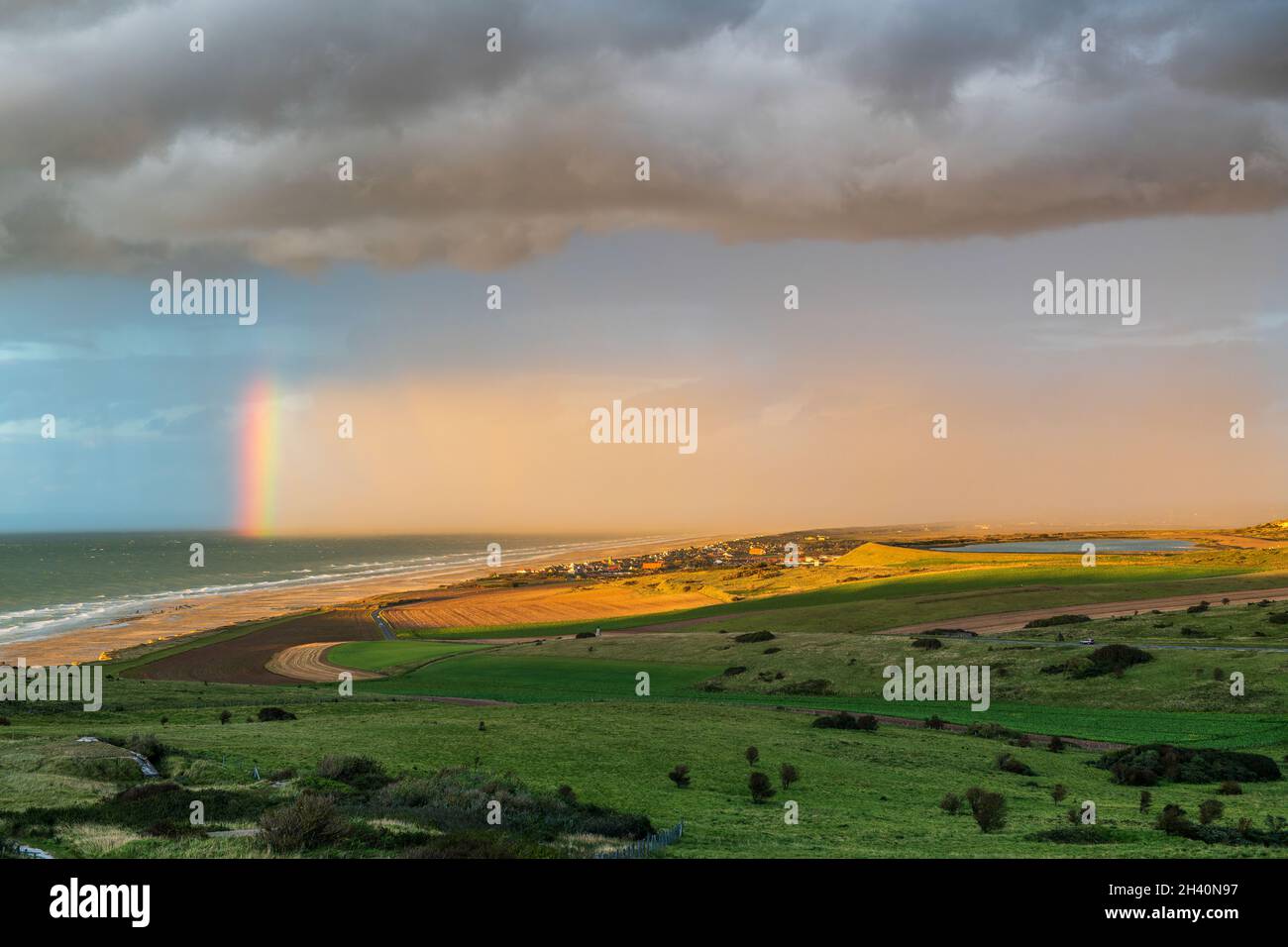 Grano pluvieux passant au grande du cap Blanc-Nez, Francia, Côte d'opale Foto Stock