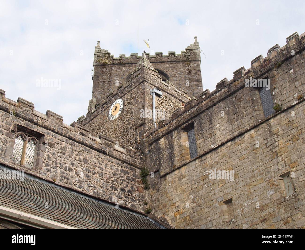 Lo storico convento medievale del cartmel in cumbria è ora la chiesa parrocchiale di san michele e maria Foto Stock