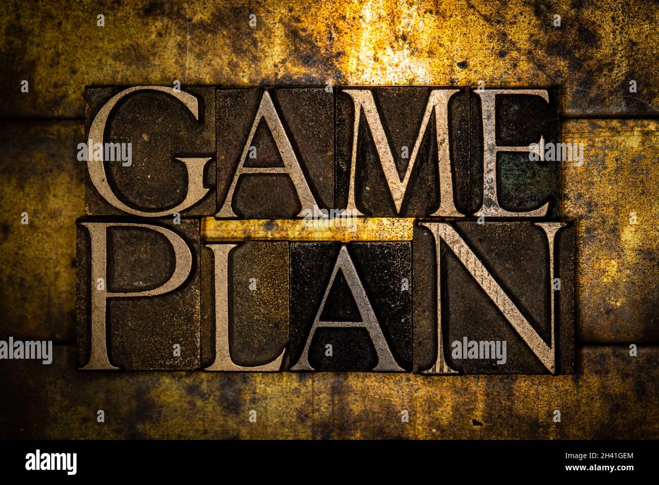 Game Plan testo messaggio su rame grunge testurizzato e oro vintage sfondo Foto Stock