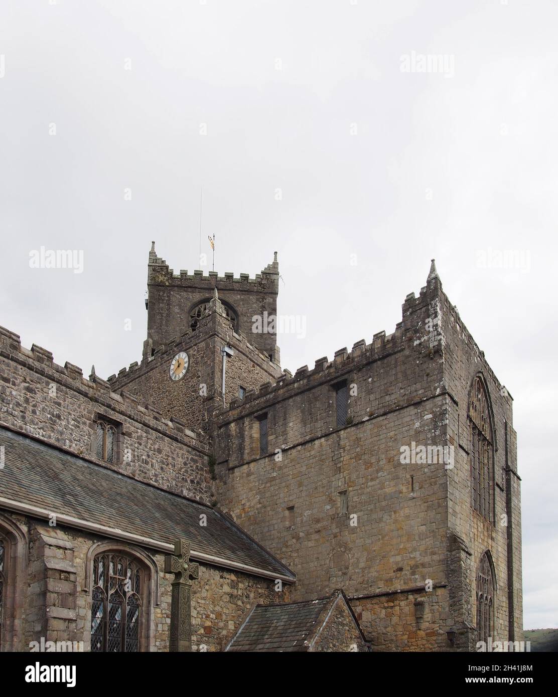 Lo storico convento medievale del cartmel in cumbria ora parrocchia c Foto Stock