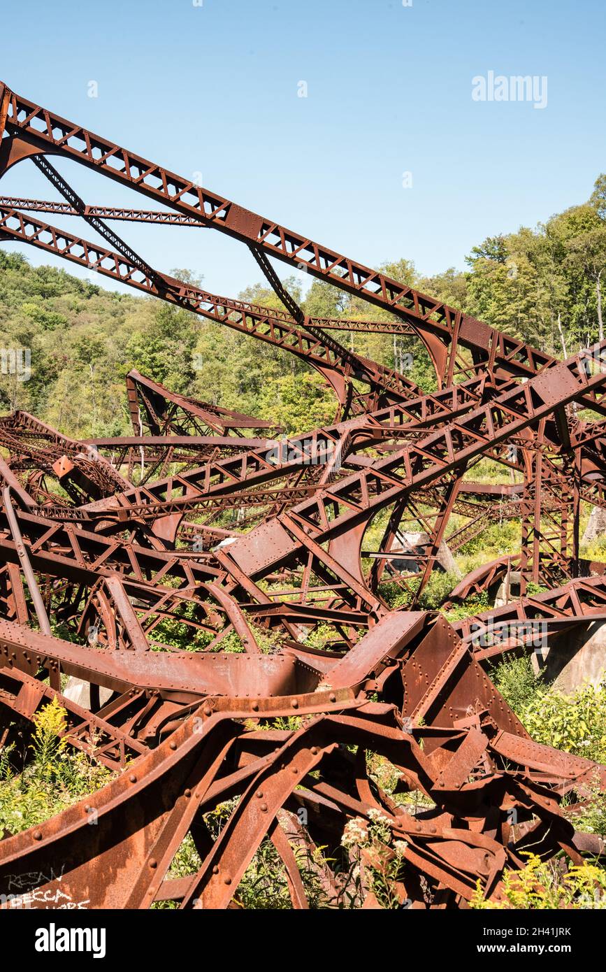 Distrutto il ponte ferroviario storico di Kinzua dopo che un Tornado è passato attraverso, Pennsylvania, Stati Uniti Foto Stock