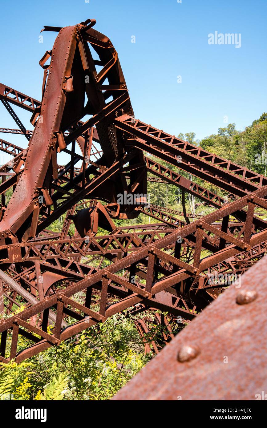 Distrutto il ponte ferroviario storico di Kinzua dopo che un Tornado è  passato attraverso, Pennsylvania, Stati Uniti Foto stock - Alamy