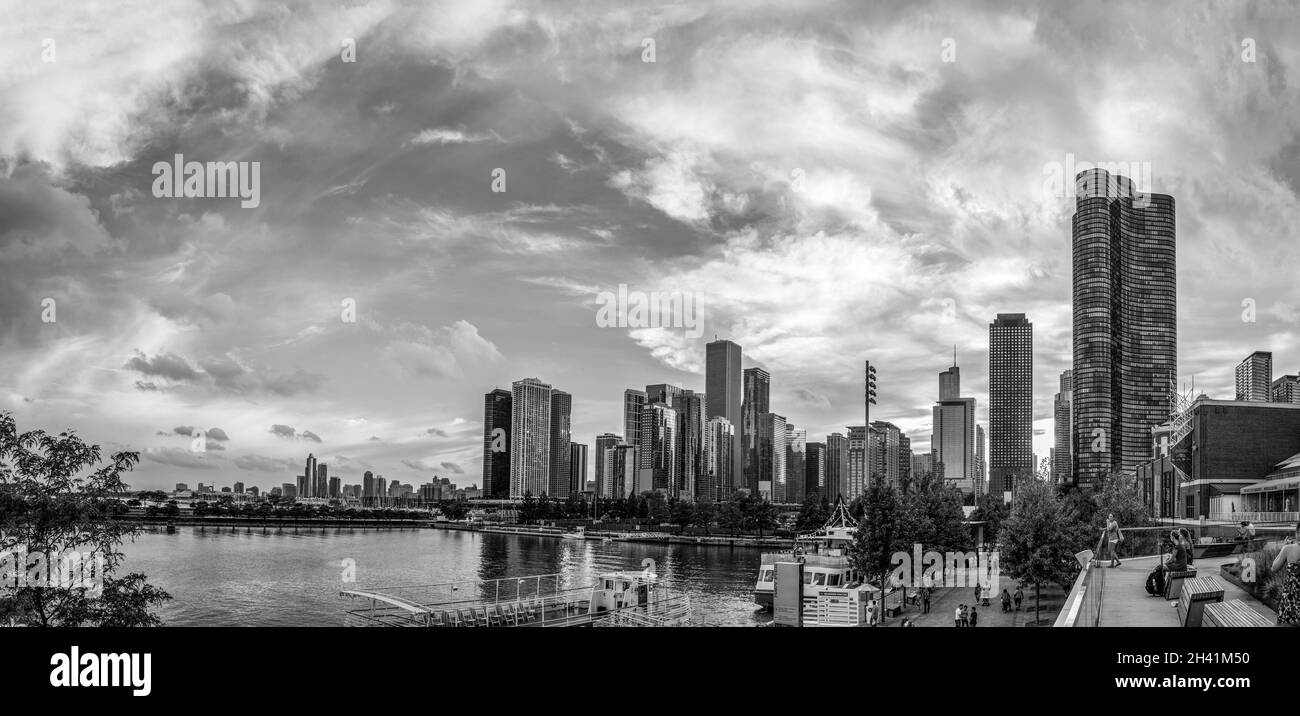 Tramonto sullo skyline di Chicago, da Navy Pier, USA Foto Stock