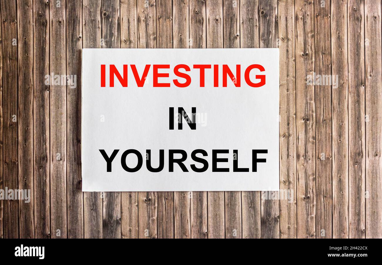 Investite in voi stessi. Motivazione aziendale e concetto di branding personale. Foto Stock