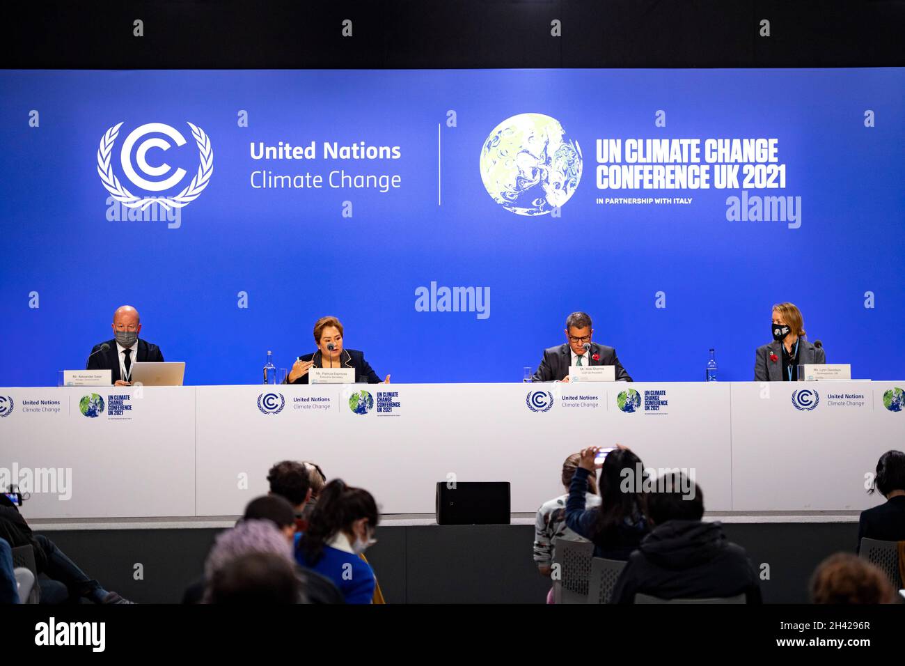 Glasgow, Scozia, Regno Unito. 31 ottobre 2021. NELLA FOTO: (L-R) Alexander Saier - responsabile delle comunicazioni; Patricia Espinosa - Segretario esecutivo; Alok Sharma - Presidente COP26; Lynn Davidson - portavoce UK, ha visto parlare in una conferenza stampa il giorno di apertura alla COP26. Credit: Colin Fisher/Alamy Live News Foto Stock