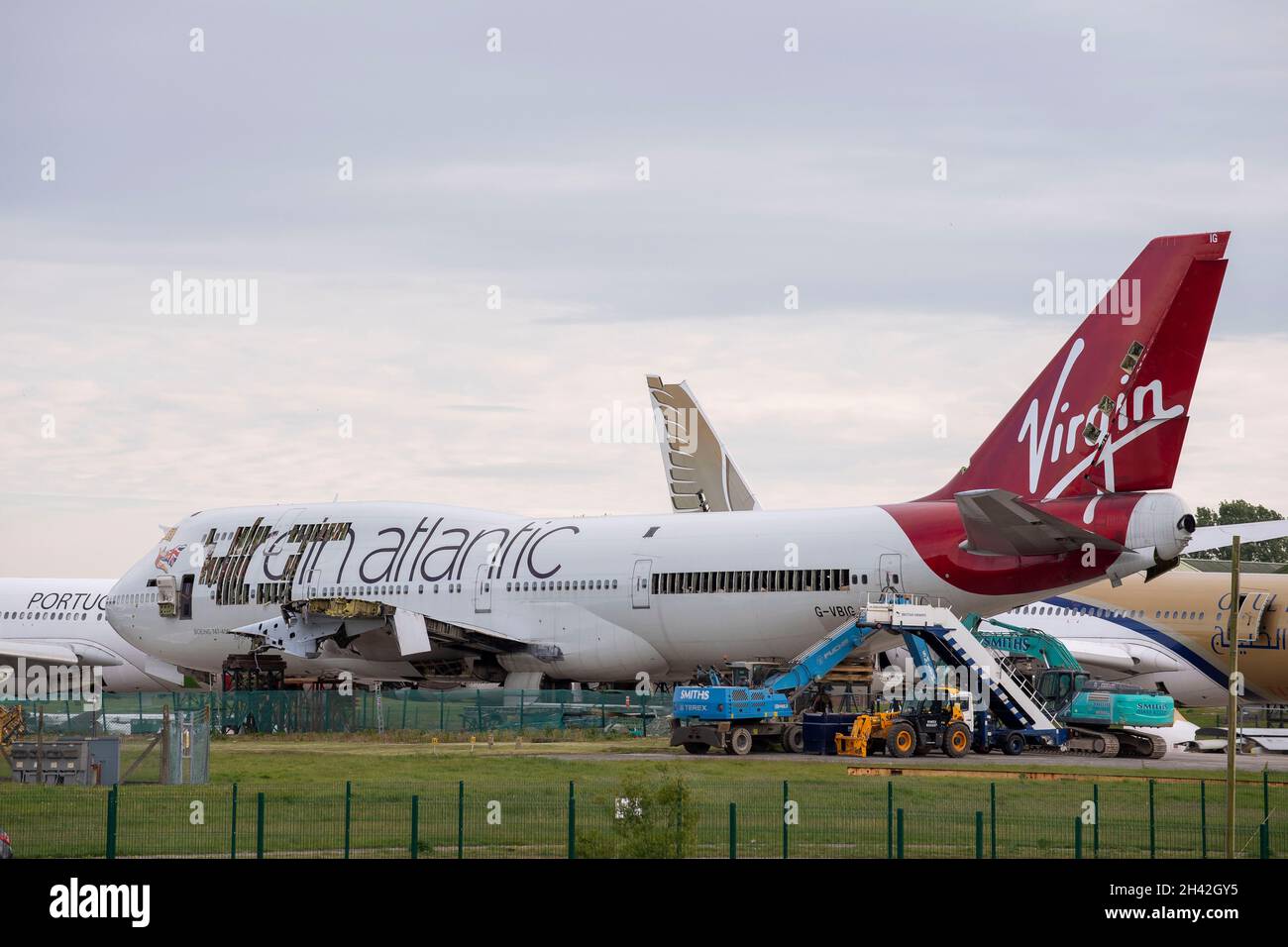 Un velivolo Virgin Atlantic 747 all'aeroporto di St. Atan dove viene smantellato. Foto Stock