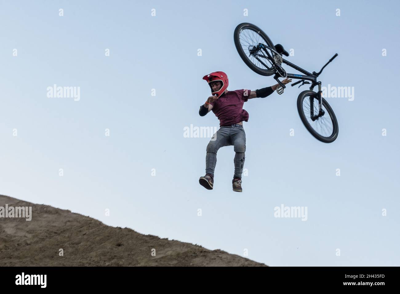 Lublino, Polonia - 28 maggio 2016: Sportival di Lublino - Campionato MTB - primo evento polacco d'argento FMB a Piazza del Castello (Plac Zamkowy) - Crash in bici Foto Stock