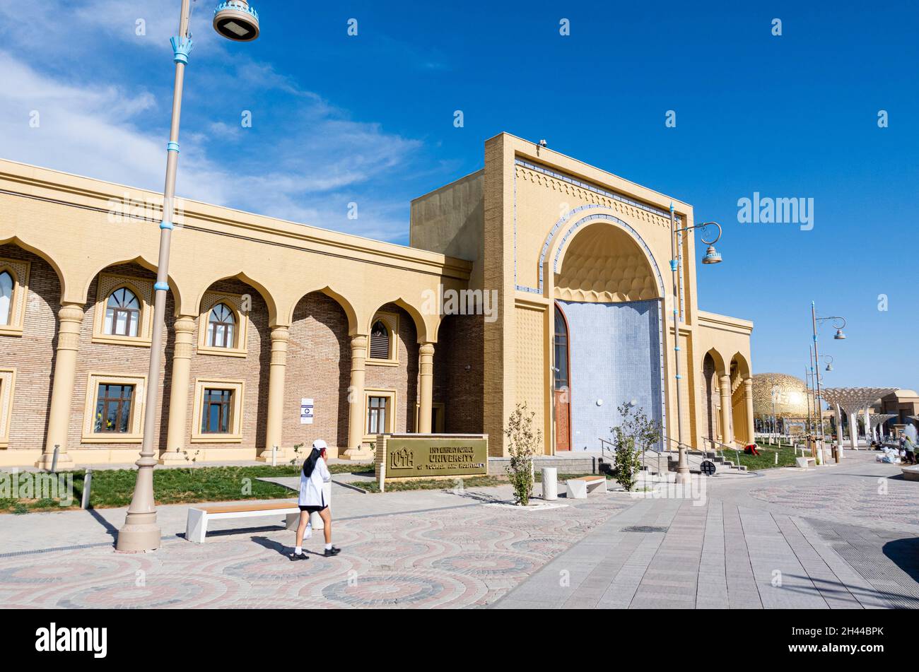 Università Internazionale di Turismo e Ospedaismo edificio in Turkistan, Kazakistan, Asia Centrale Foto Stock