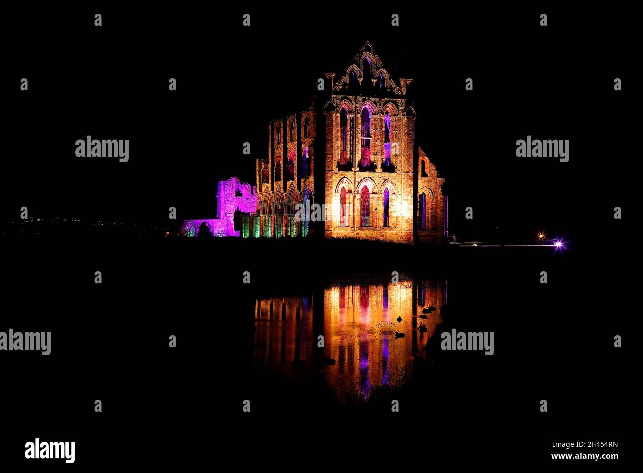 Whitby Abbey Illuminations nel North Yorkshire, Regno Unito Foto Stock