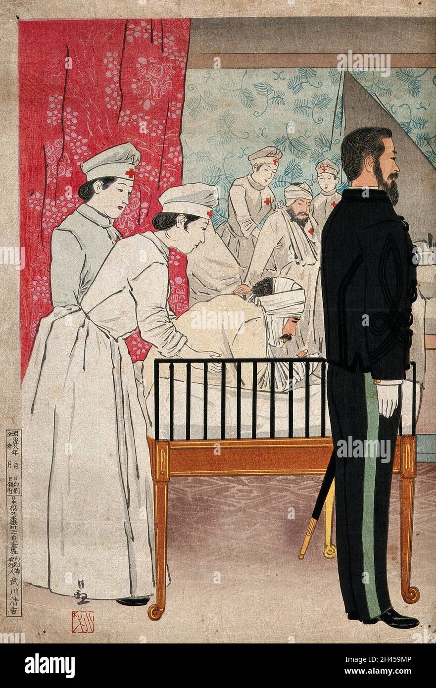 Guerra Russo-Giapponese: Infermieri della Croce Rossa che assistono a vittime di guerra in un ospedale giapponese; giusto, un europeo (?) l'uomo in abito militare formale è in piedi all'attenzione e di fronte a destra. Legno colorato, ca. 1904. Foto Stock