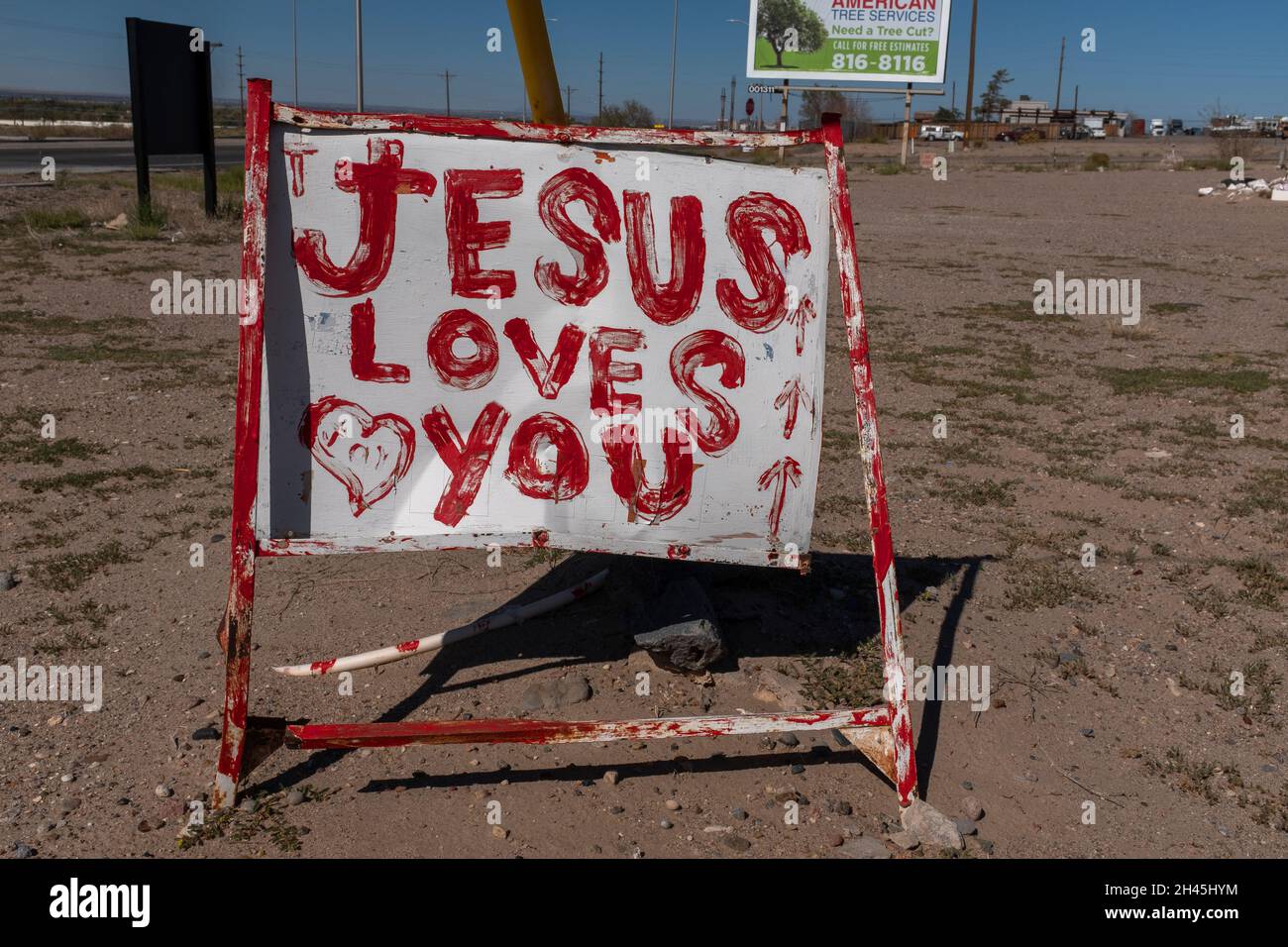' Jesus loves you' : indicazioni lungo Broadway Boulevard, Albuquerque, New Mexico, Albuquerque, New Mexico Foto Stock